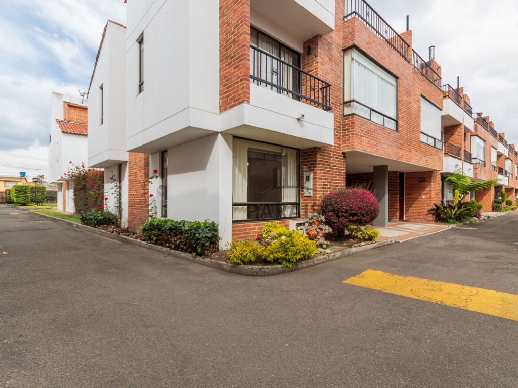 4 Bedrooms Bedrooms, ,4 BathroomsBathrooms,Casa,Venta,1020